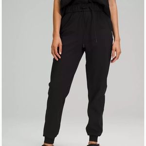 Lululemon Stretch High-Rise Jogger Full Length Pant — size 6